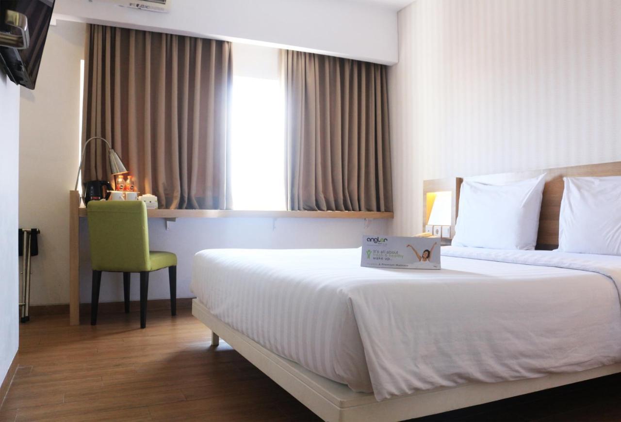 Whiz Prime Hotel Basuki Rahmat Malang Exterior photo