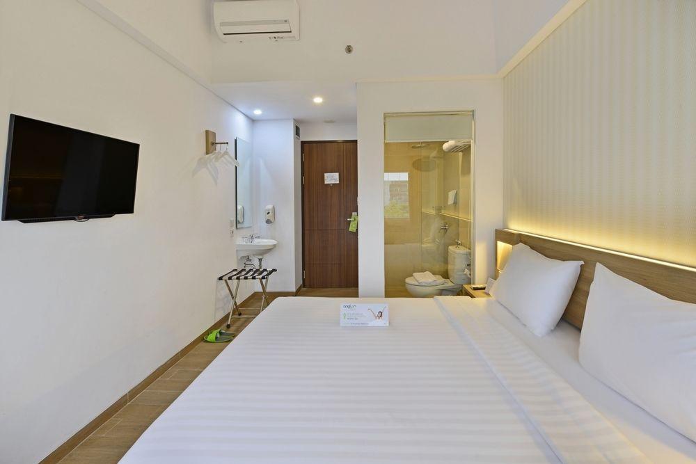 Whiz Prime Hotel Basuki Rahmat Malang Exterior photo