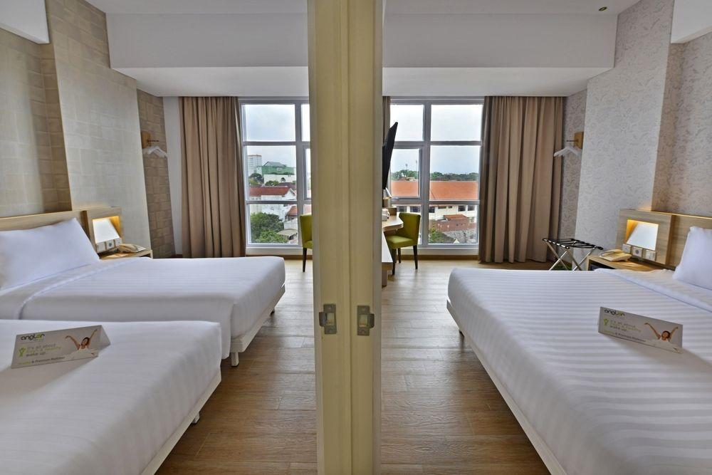 Whiz Prime Hotel Basuki Rahmat Malang Exterior photo