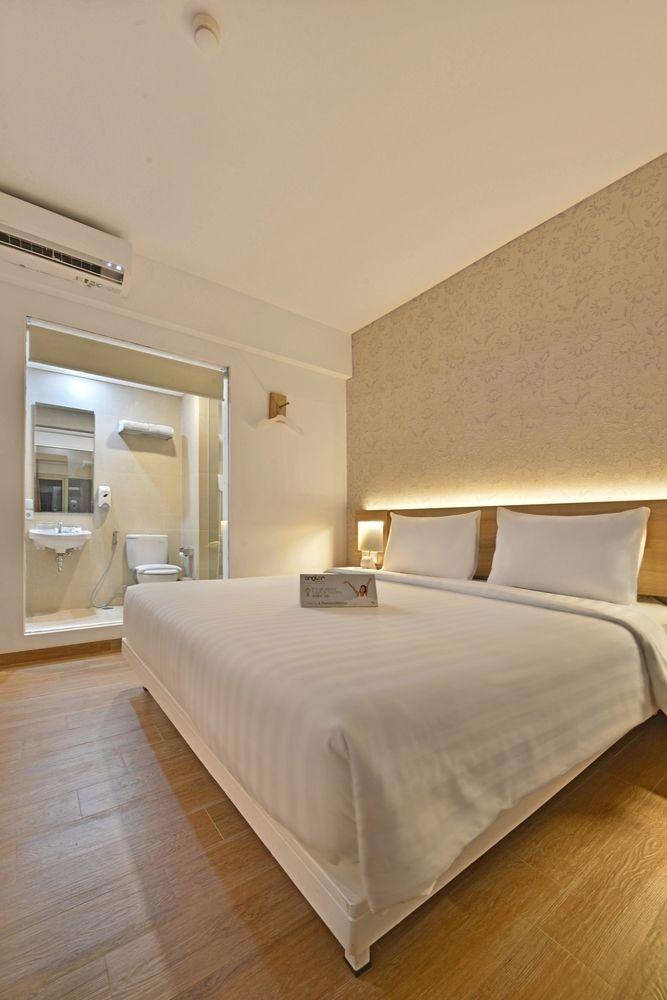 Whiz Prime Hotel Basuki Rahmat Malang Exterior photo