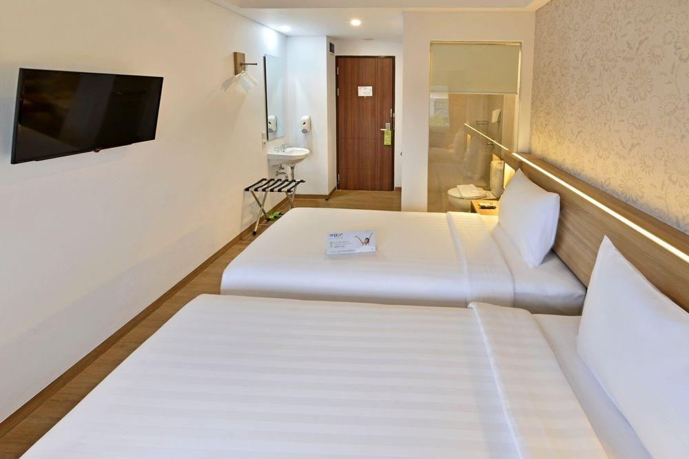 Whiz Prime Hotel Basuki Rahmat Malang Exterior photo