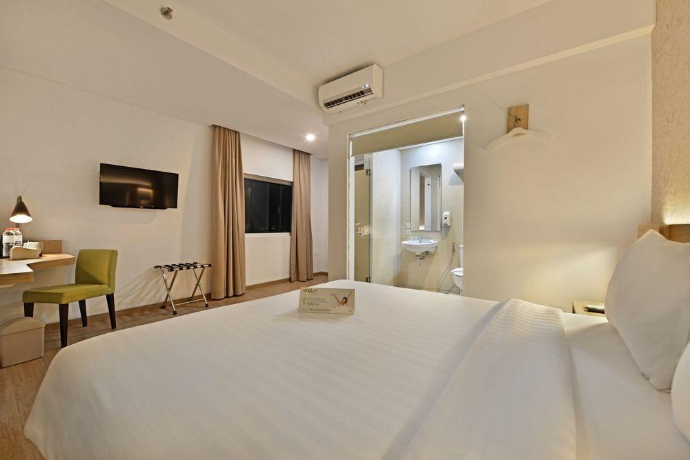 Whiz Prime Hotel Basuki Rahmat Malang Exterior photo
