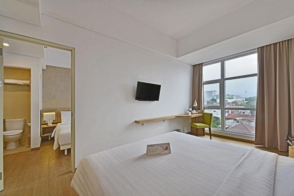Whiz Prime Hotel Basuki Rahmat Malang Exterior photo