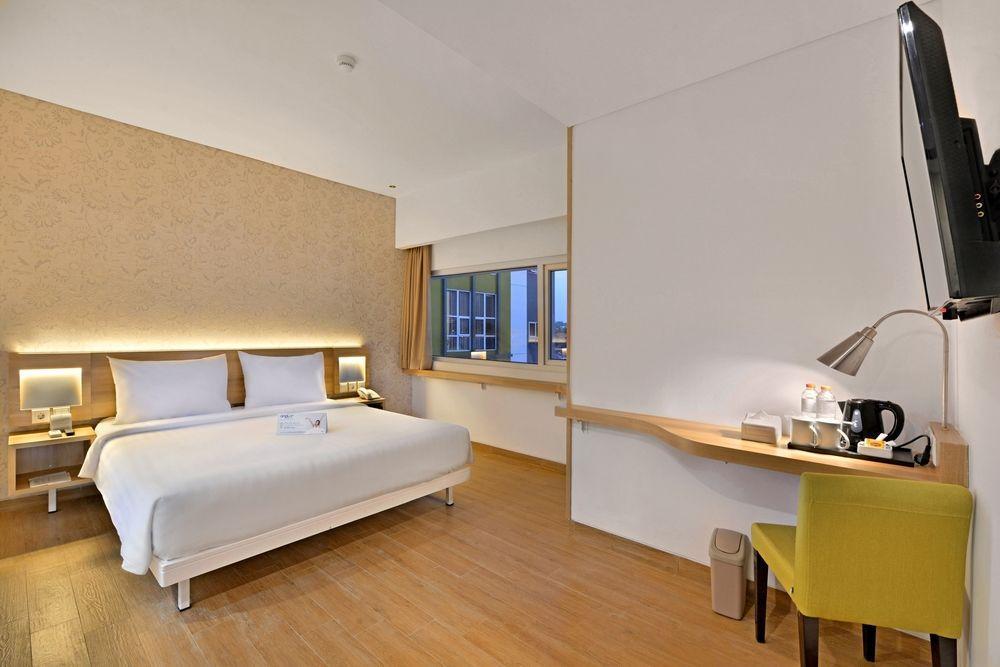 Whiz Prime Hotel Basuki Rahmat Malang Exterior photo