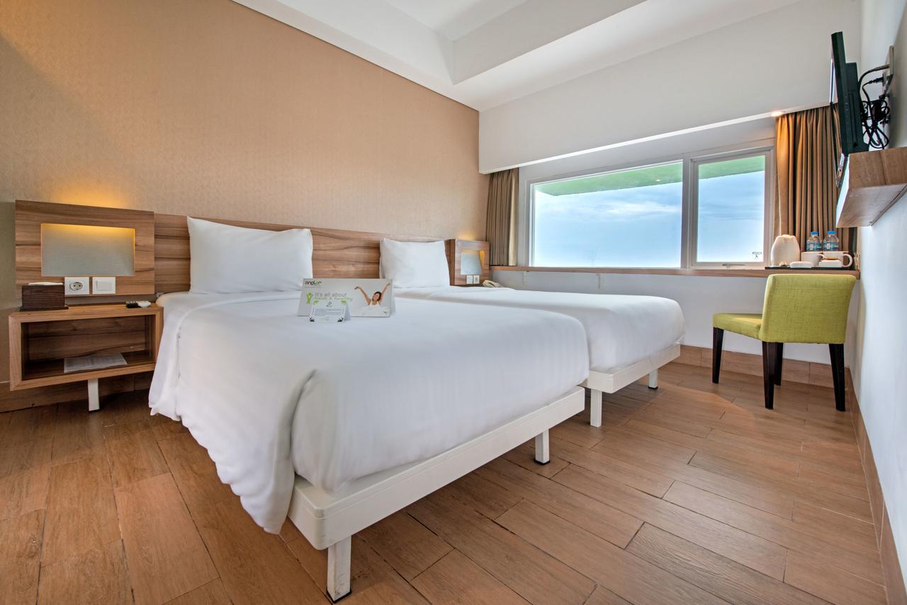Whiz Prime Hotel Basuki Rahmat Malang Exterior photo