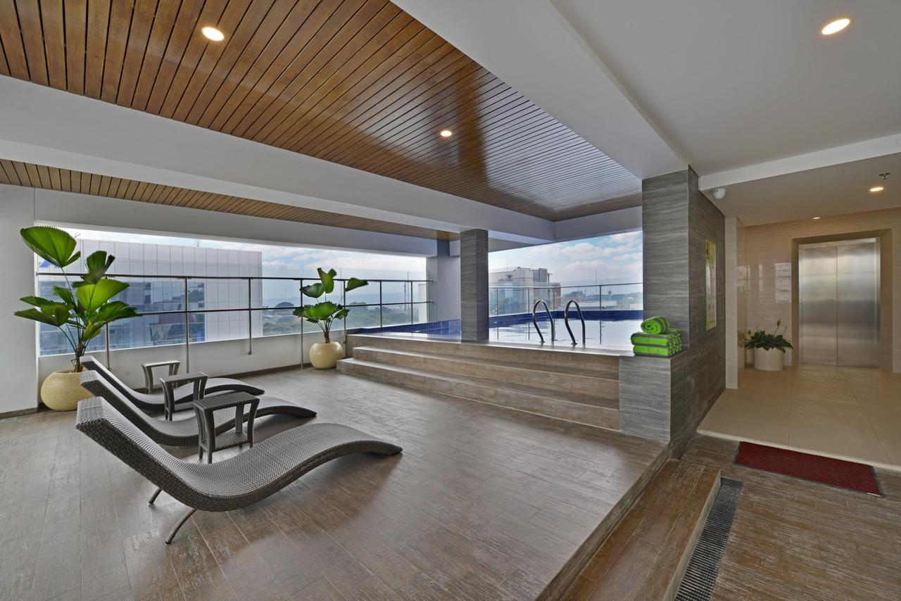 Whiz Prime Hotel Basuki Rahmat Malang Exterior photo