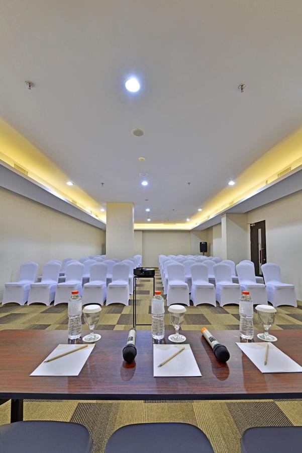 Whiz Prime Hotel Basuki Rahmat Malang Exterior photo