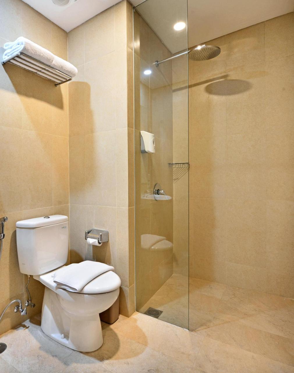Whiz Prime Hotel Basuki Rahmat Malang Exterior photo