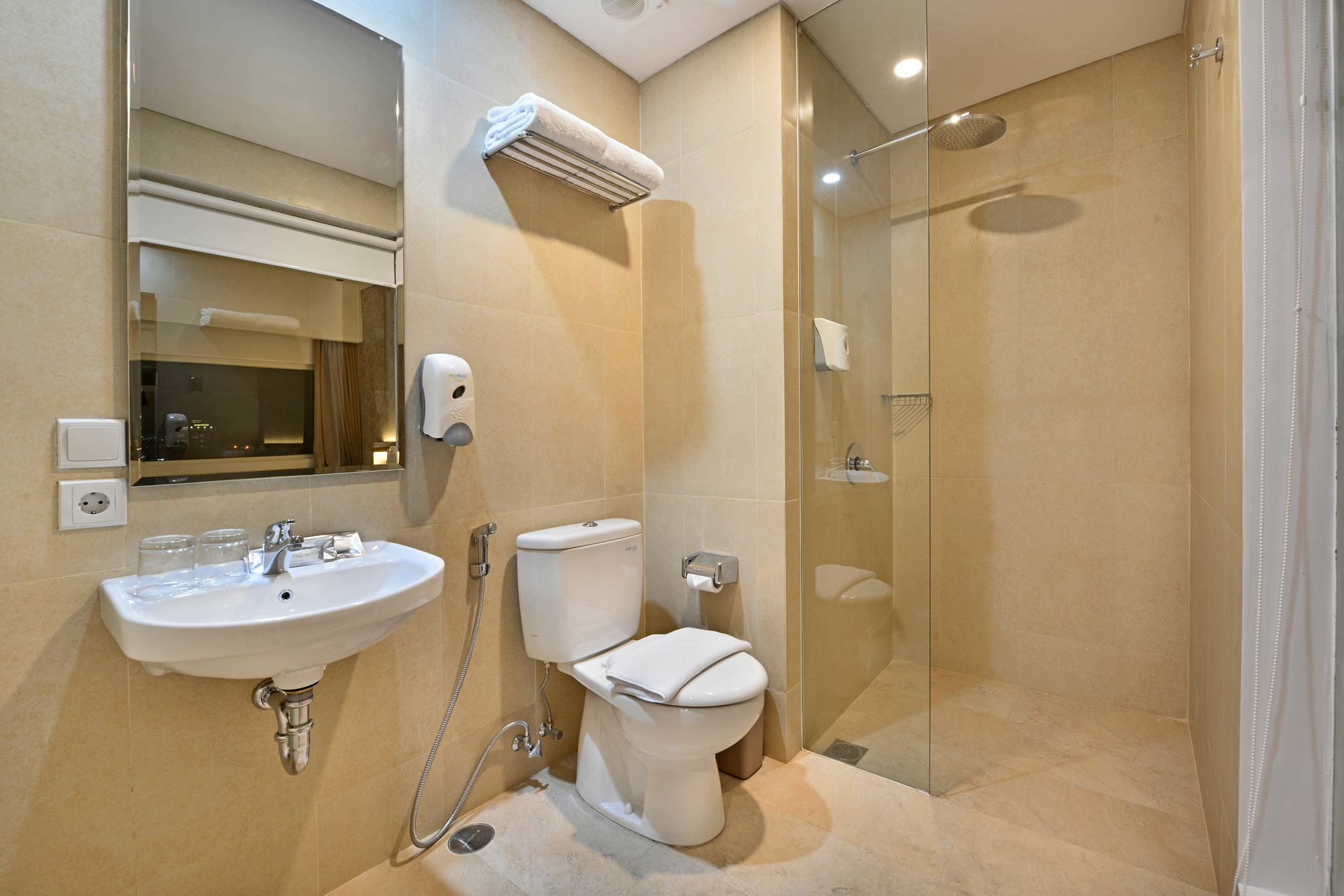 Whiz Prime Hotel Basuki Rahmat Malang Exterior photo